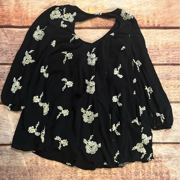 Embroidered Austin Mini Dress in Black Size Small - Picture 9 of 9